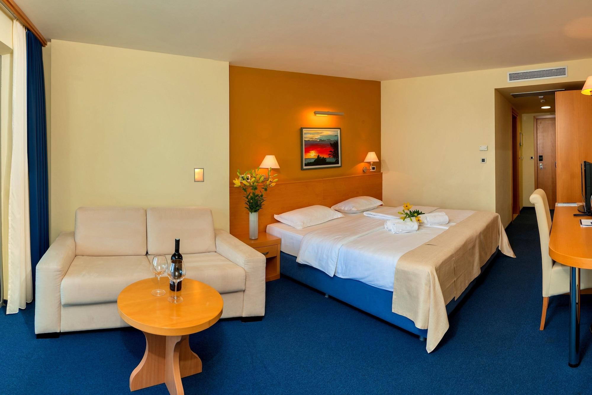Saudade Hotel