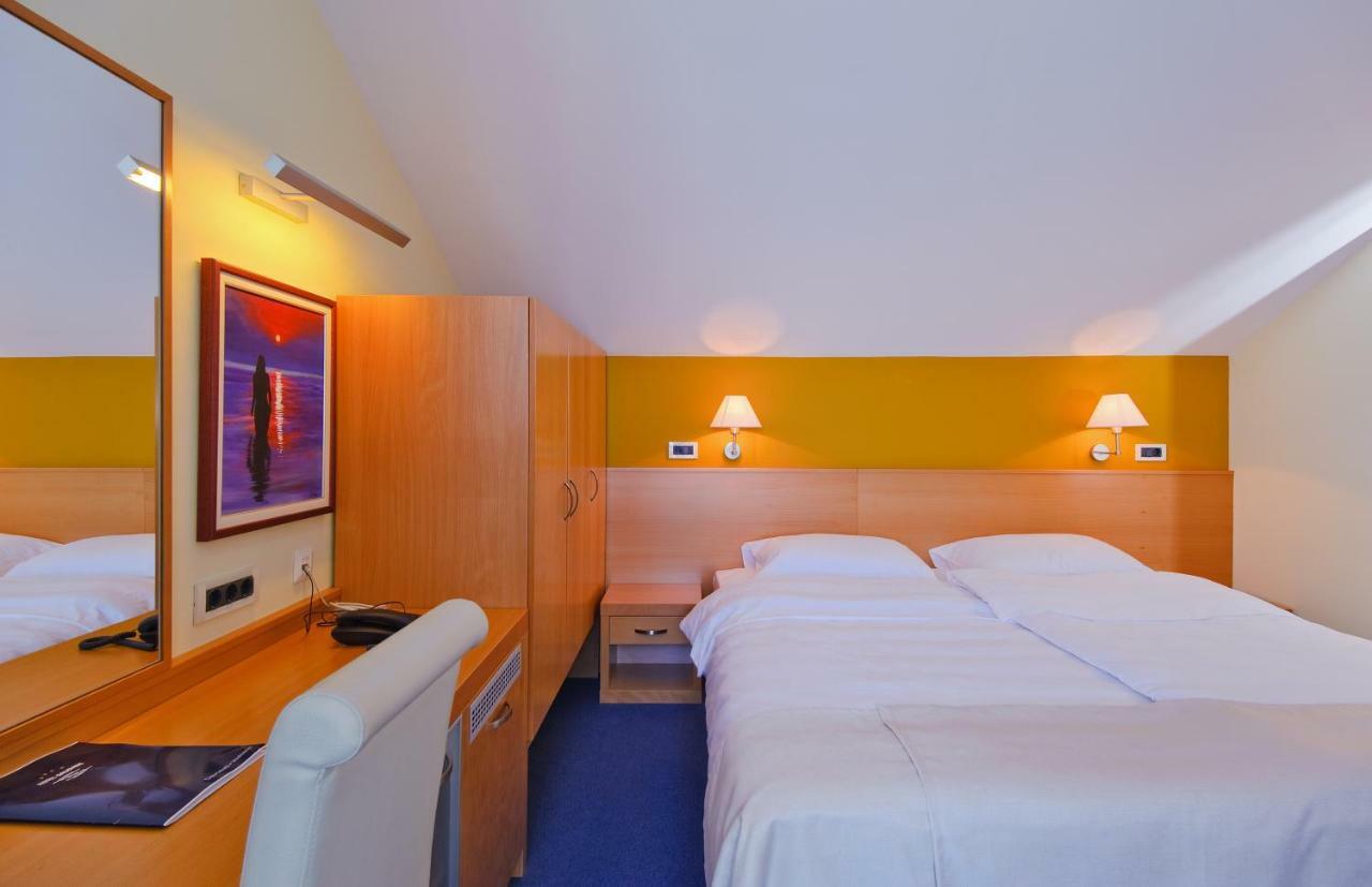 Saudade Hotel Gradac (Split-Dalmatia)